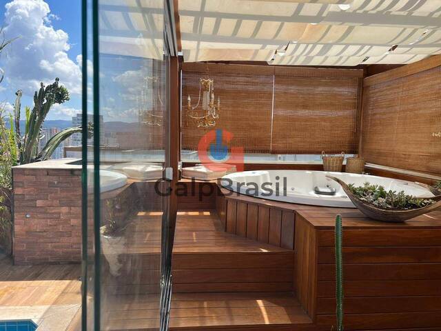 Jacuzzi integrada com vista livre na cobertura duplex São Pa