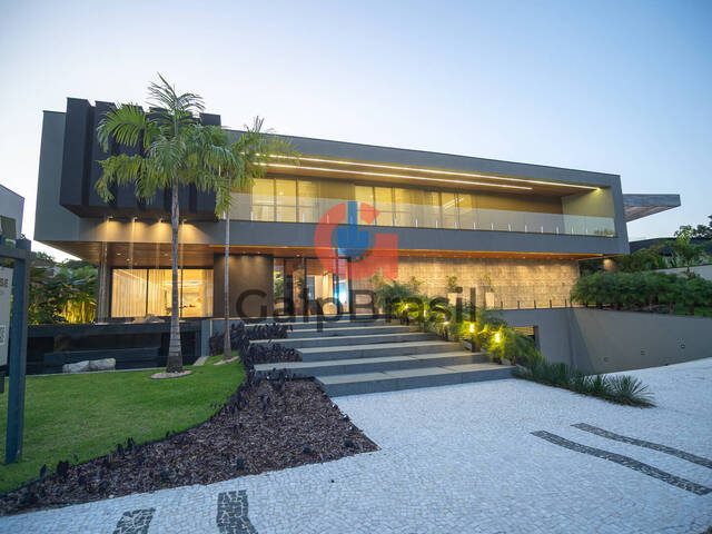 Mansão de alto padrão na Riviera com arquitetura contemporân