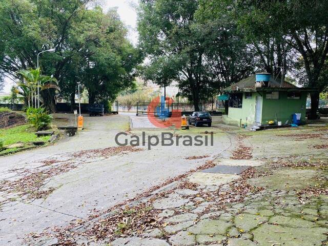 Galpão com balança para caminhões