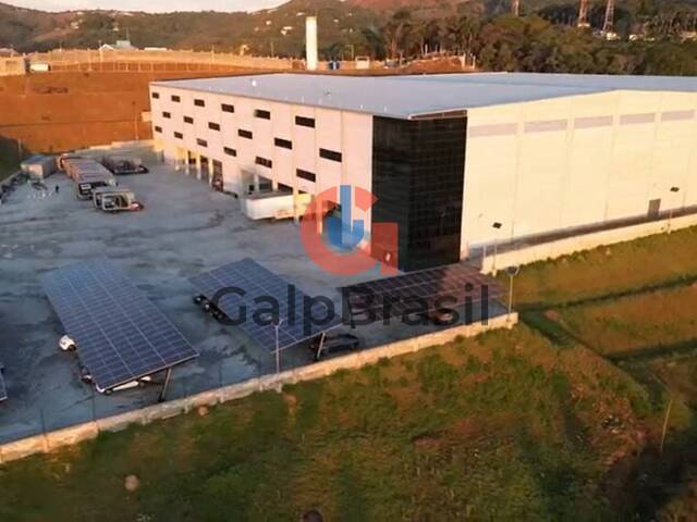 Pátio de 7.000 m², ideal para manobras e armazenamento de ve
