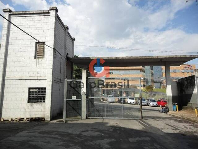 Galpão industrial à venda em Ferraz de Vasconcelos com ampl