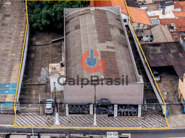 Vista aérea do prédio comercial à venda com área total de 2