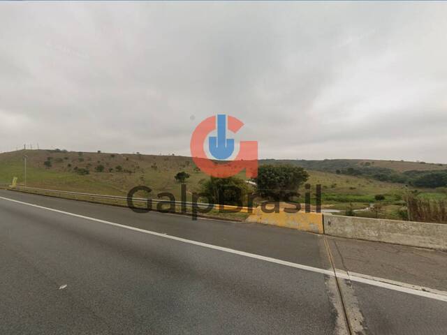 área de 656000 m² à venda em JacareíSP com frente para a