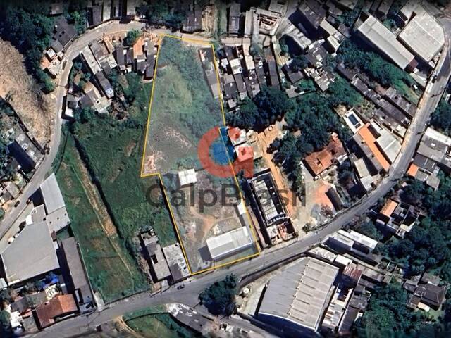 Vista aérea do terreno de 5600 m² em Itaquaquecetuba com te