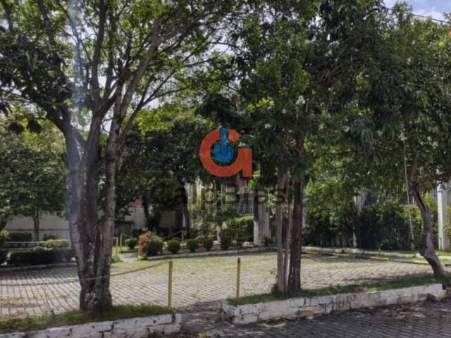 Fachada do galpão na Vila Guilherme com acesso amplo para c