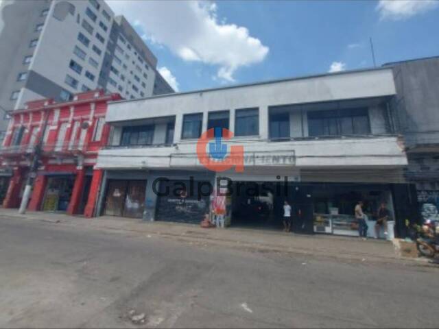 Fachada do imóvel comercial no Centro de São Paulo com estr
