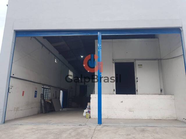 Espaço interno preparado para operações de carga descarga e