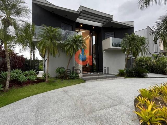Fachada da casa de luxo na Riviera de São Lourenço  Módulo