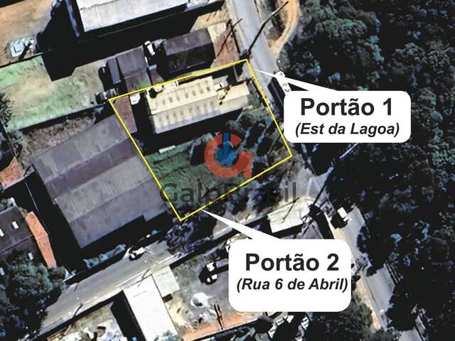 Vista aérea do imóvel mostrando localização estratégica