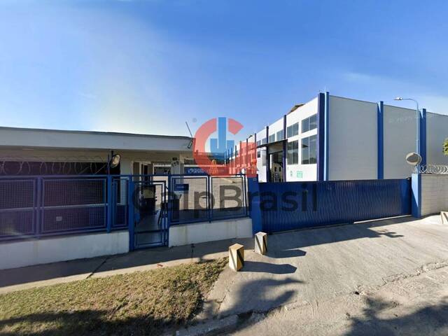 Fachada do galpão industrial disponível para locação em Guar