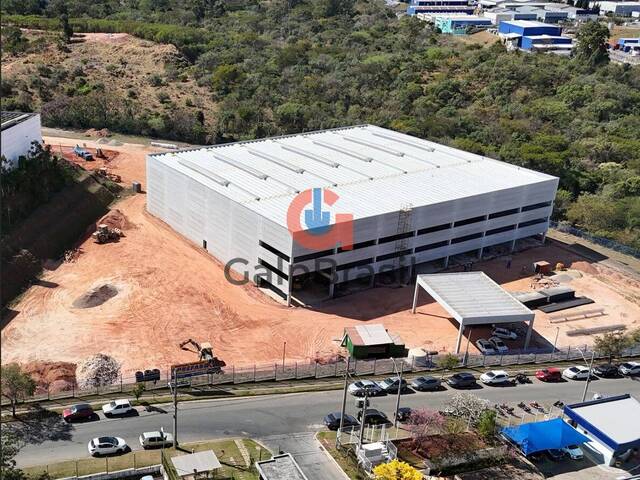 Vista aérea do terreno e pátio de manobra