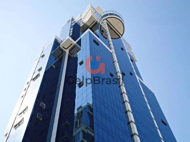 Fachada do edifício K1 destacando a arquitetura moderna e a