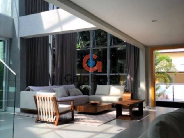 Ambiente espaçoso e elegante com integração perfeita entre