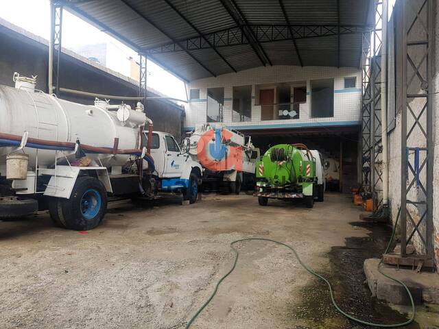 Área interna mostrando o pé-direito alto