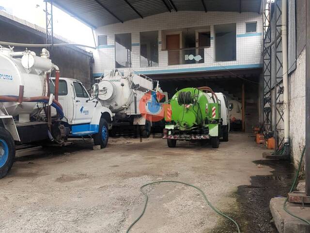 Área interna mostrando o pé-direito alto