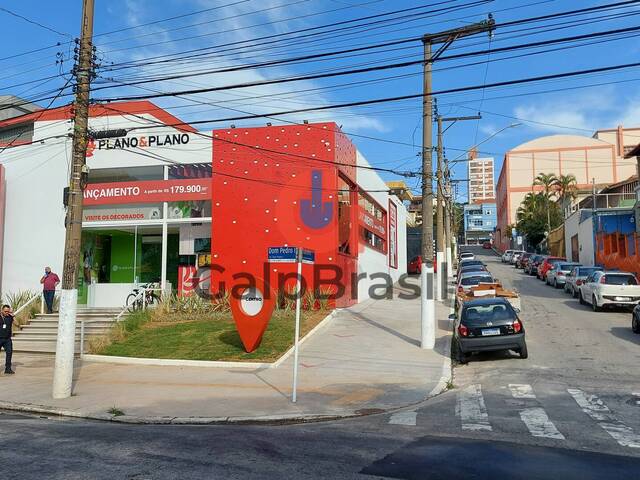 Fachada principal do salão comercial de esquina no Ipiranga