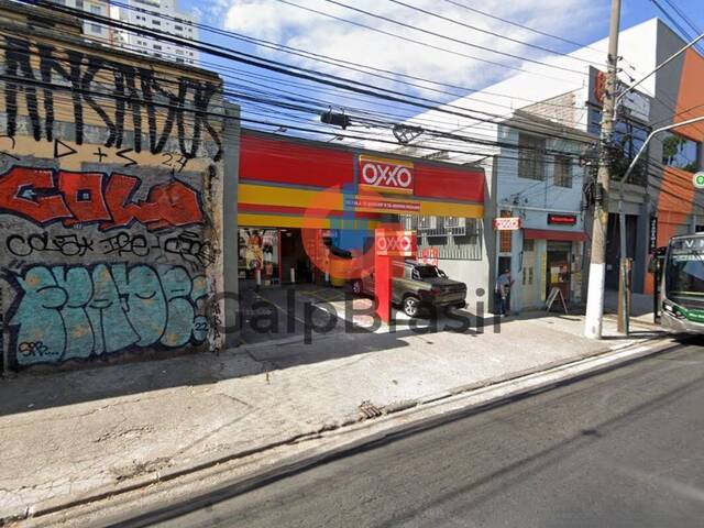 Fachada do salão comercial destacando entrada principal e vi