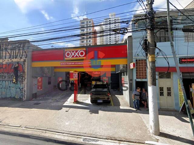 Fachada do salão comercial destacando entrada principal e vi