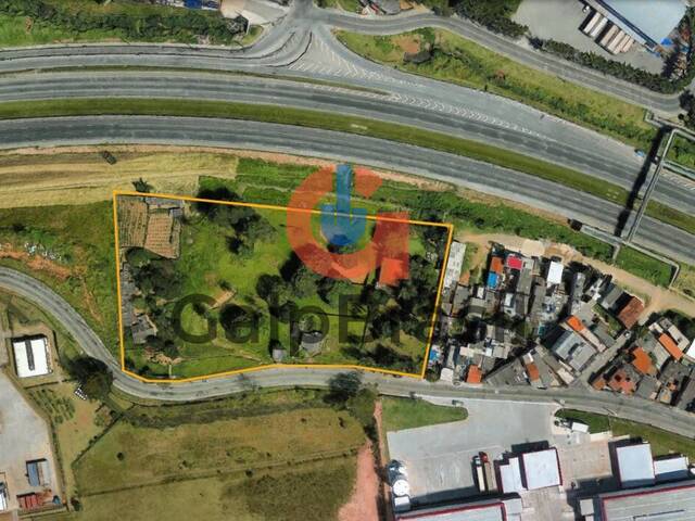 Vista aérea do terreno à venda em Guarulhos com frente para