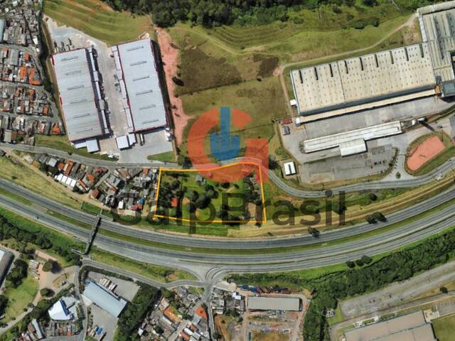 Vista aérea do terreno à venda em Guarulhos com frente para