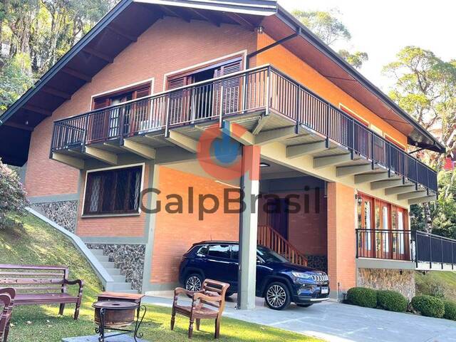 Casa mobiliada à venda na região do Capivari Campos do Jord