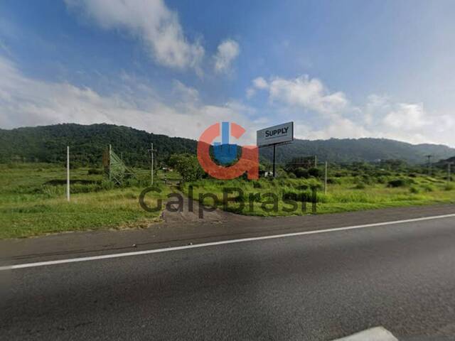 Ponto de acesso do terreno à Rodovia Presidente Dutra com a