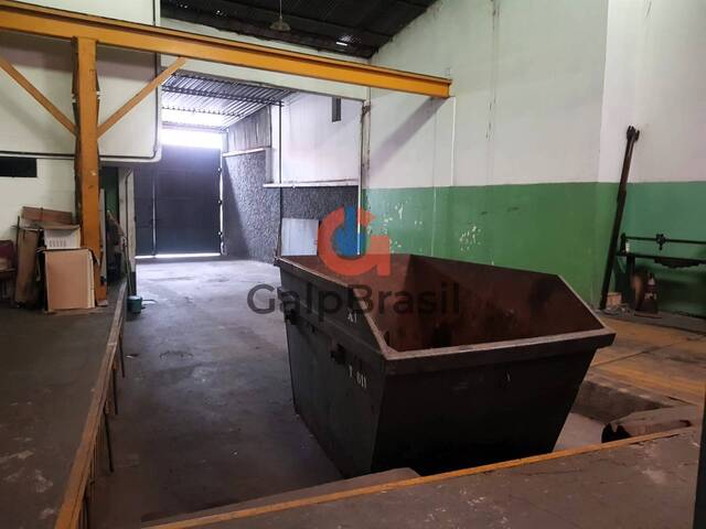 Área de doca e balança rodoviária