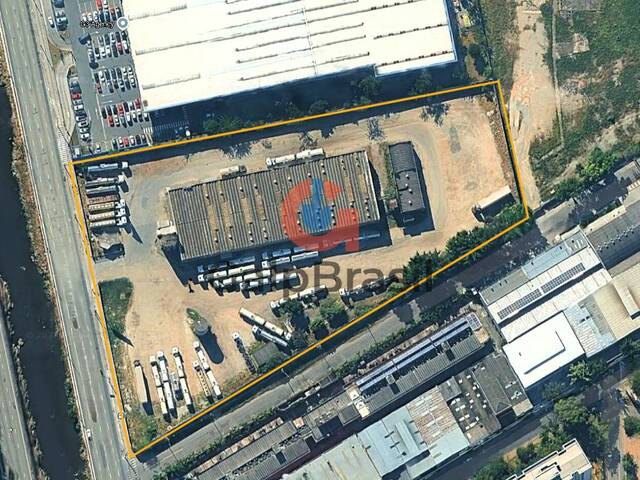 Vista geral do terreno amplo de 17240 m²