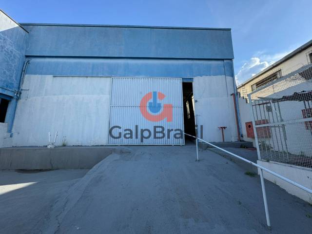 Entrada do galpão industrial