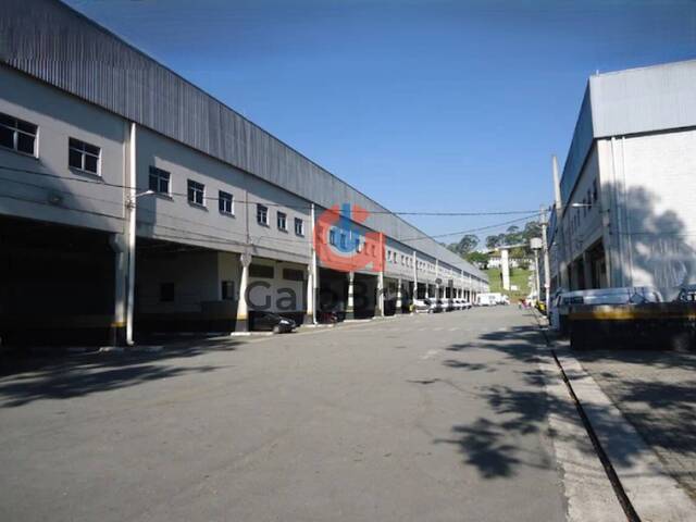 Pátio de manobra com bolsões em condomínio logístico em Baru