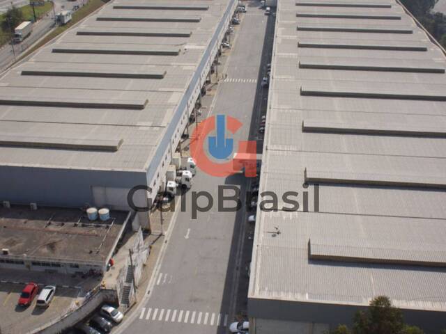 Vista aérea de galpão logístico próximo à Rodovia Castelo Br