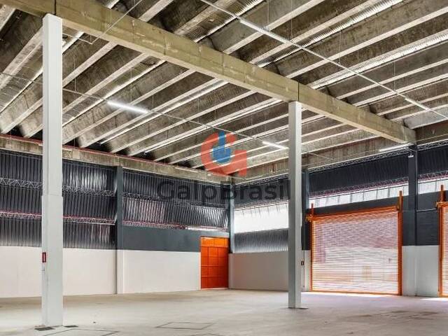 Galpão de 6600 m2 para alugar na Lap
