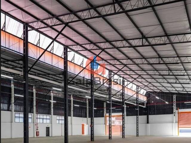 Galpão de 6600 m2 para alugar na Lap