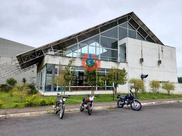 Área administrativa com escritórios em estrutura de padrão s