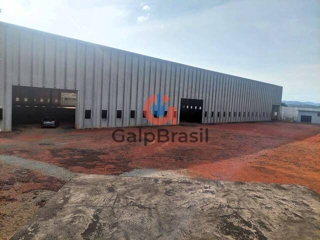 Galpão à venda em Guarulhos com amplo pátio