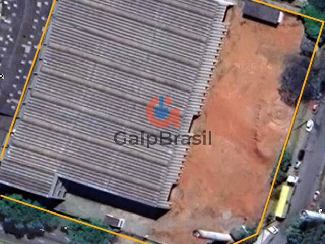 Vista geral do galpão industrial em Guarulhos