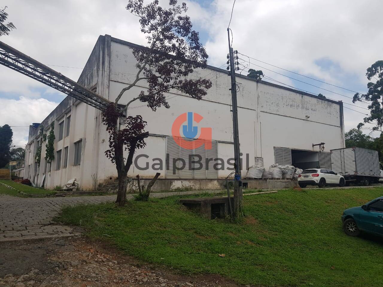 Galpão Industrial com Amplo Terreno à Venda em Itaquaquecetuba – SP